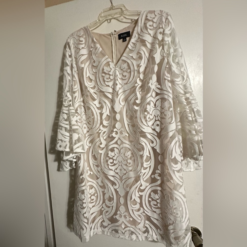 Elegant White dress for many occasions.